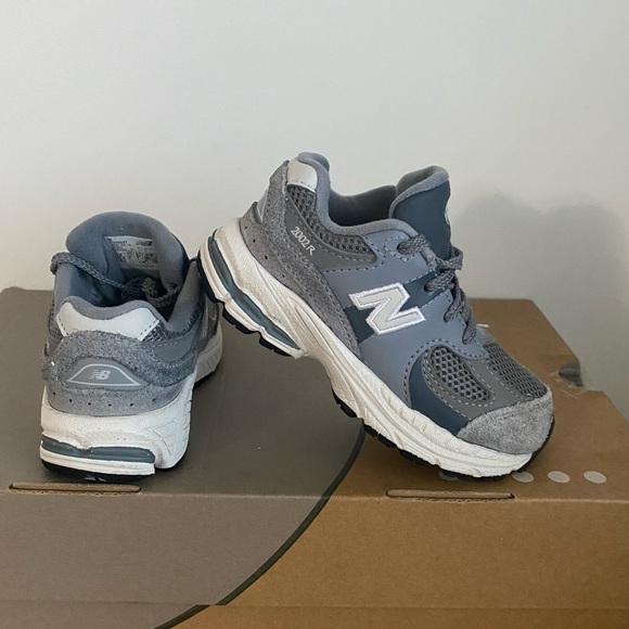 New balance 2002R Grey/White Toddler Sneakers- SZ 7 C - Picture 2 of 13